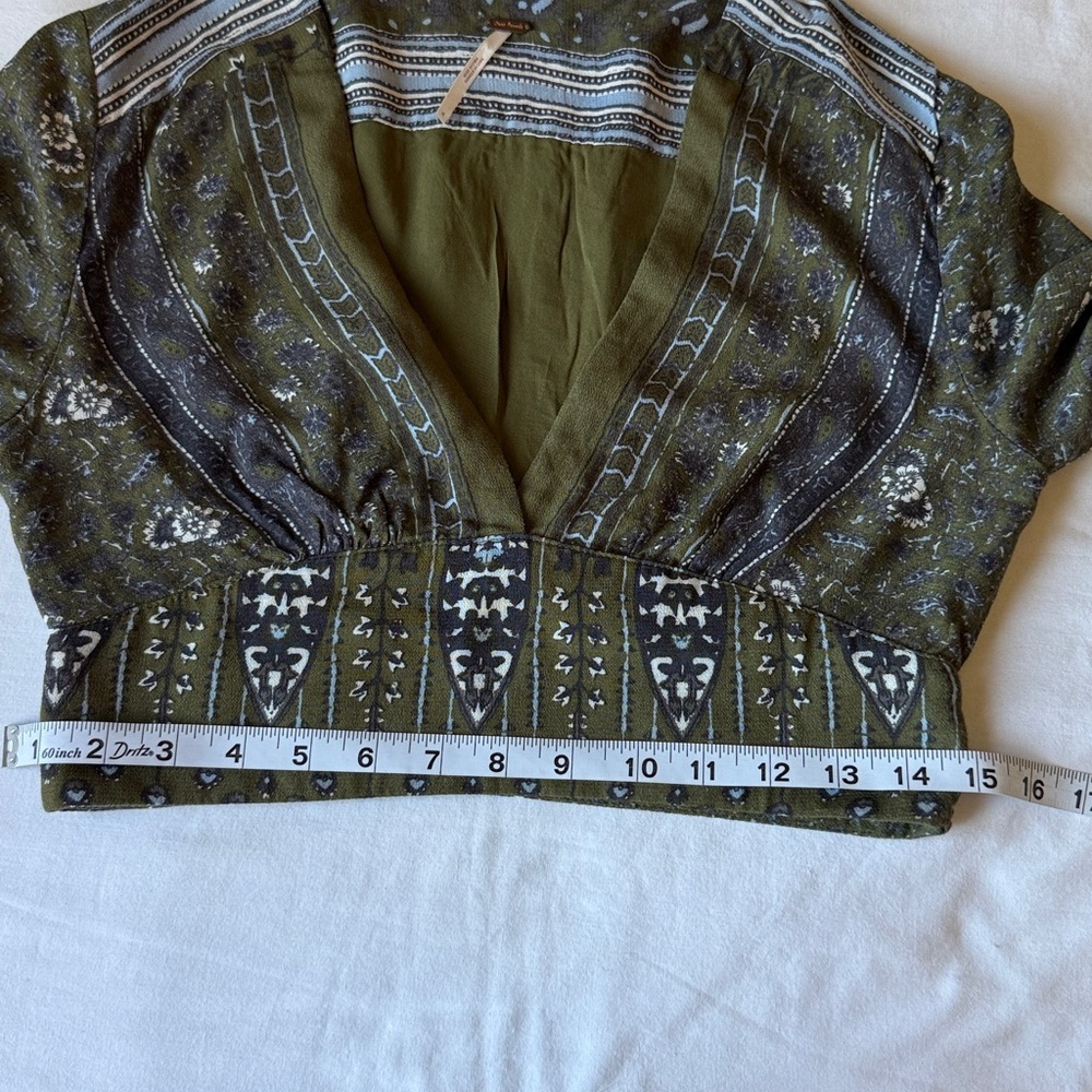 Free People Olive & Blue Patterned V-Neck Cropped Top - Picture 10 of 11